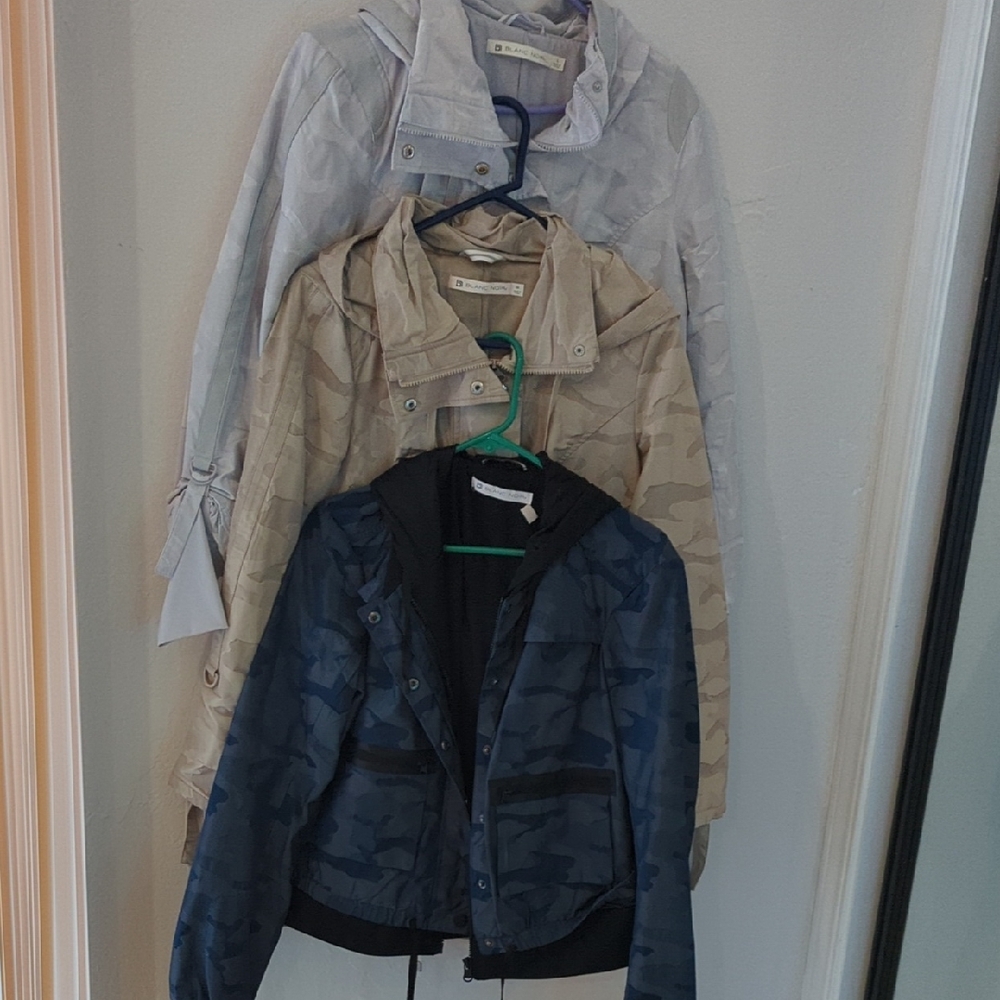 3 Blanc Noir White/Gray, Blue, And Tan Camo Jackets With Hoodies